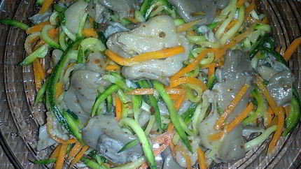 Грибы вешенки с овощами по-корейским мотивам