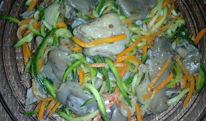 Грибы вешенки с овощами по-корейским мотивам