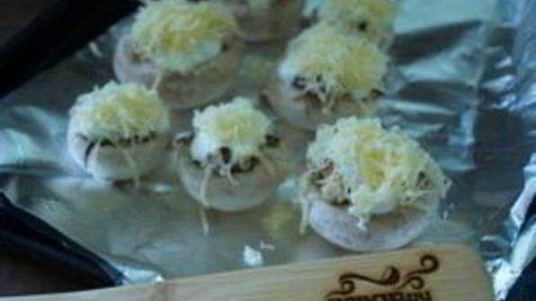 начиненные грибы в духовке