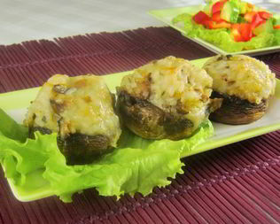 Шампиньоны, фаршированные рисом и сыром