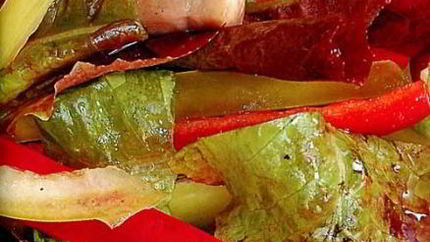 Шампиньоны, тушенные с перцем