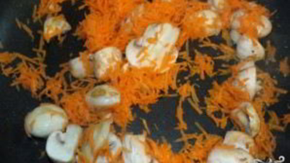 шампиньоны тушеные с овощами
