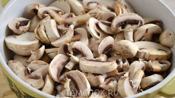 шампиньоны, запеченные с сыром и чесноком