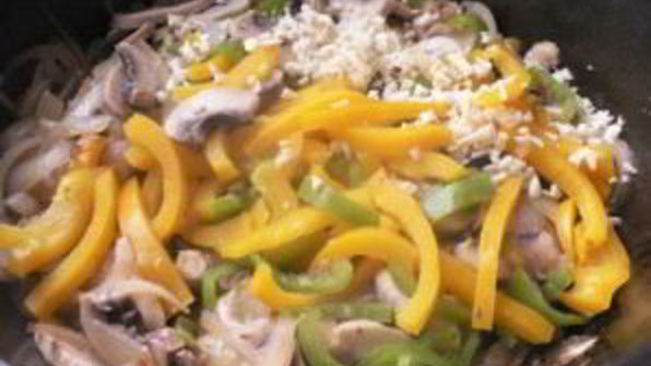 тушеные грибы с овощами