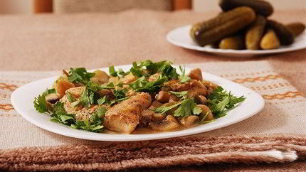 Тушеные грибы в винном соусе