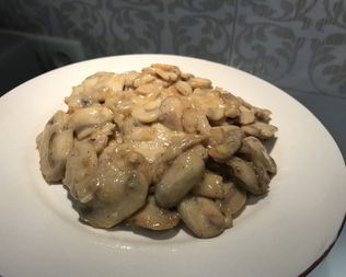 Жареные шампиньоны в сметане