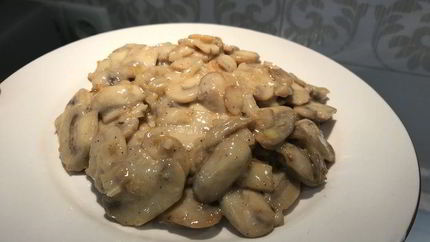 Жареные шампиньоны в сметане