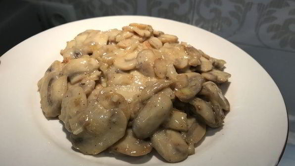 жареные шампиньоны в сметане