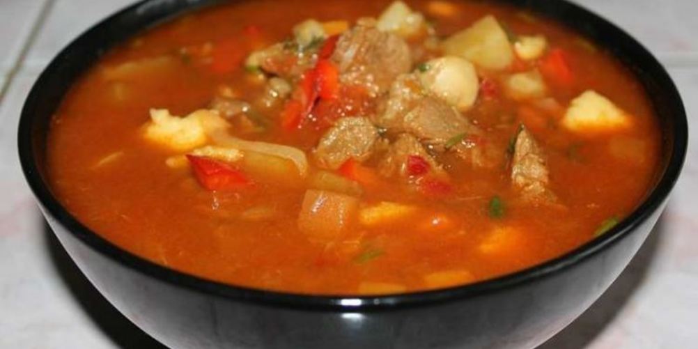 Рецепт говяжьего гуляша с чипетками