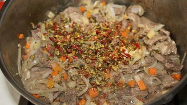 говяжий гуляш с чипетками