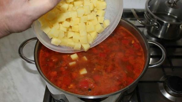 говяжий гуляш с чипетками