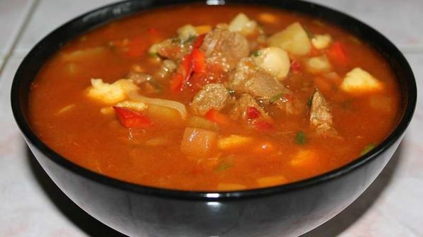 говяжий гуляш с чипетками