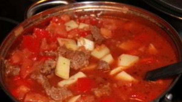 гуляш из говядины с паприкой