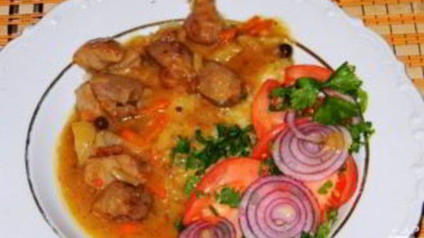 гуляш из говядины в мультиварке