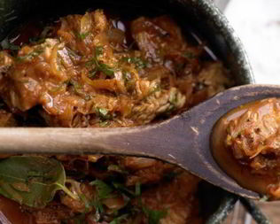 Гуляш из индейки с подливкой