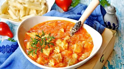 Гуляш из куриных грудок с болгарским перцем в мультиварке