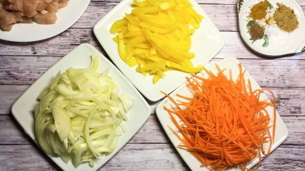 гуляш из курицы с пюре из цветной капусты