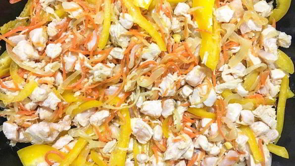 гуляш из курицы с пюре из цветной капусты