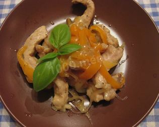 Гуляш из свинины с болгарским перцем