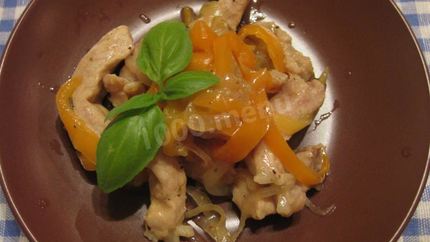 Гуляш из свинины с болгарским перцем