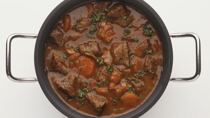 Гуляш из свинины с подливкой