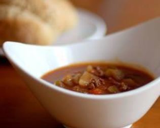 Венгерский гуляш с консервированной фасолью