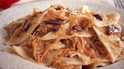 Клецки с квашеной капустой и грибами