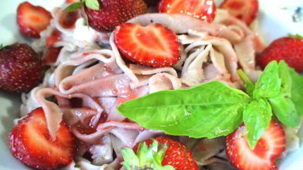 Клубничная лапша