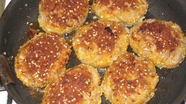 котлеты из конины в кунжуте