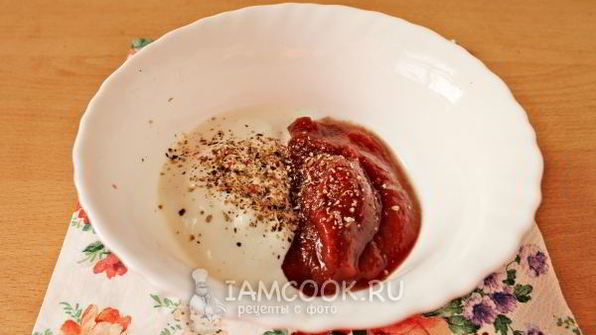 котлеты с подливкой на сковороде