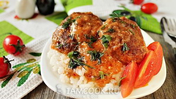 котлеты с подливкой на сковороде