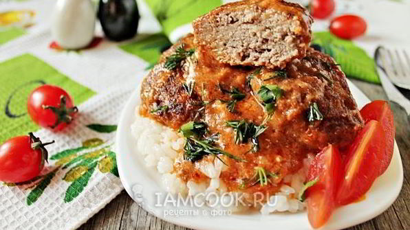 котлеты с подливкой на сковороде