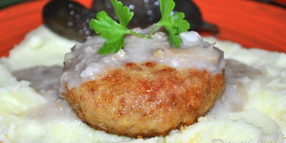 Рецепт мясных котлет с грибами и грибным соусом