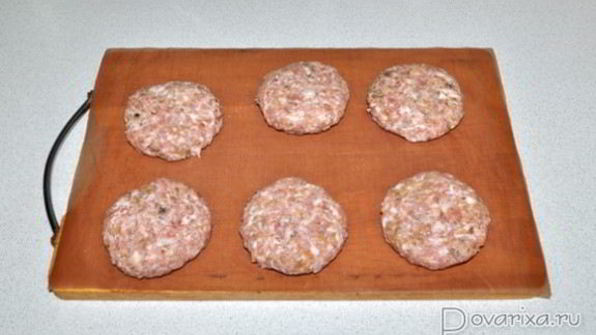 мясные котлеты с грибами и грибным соусом