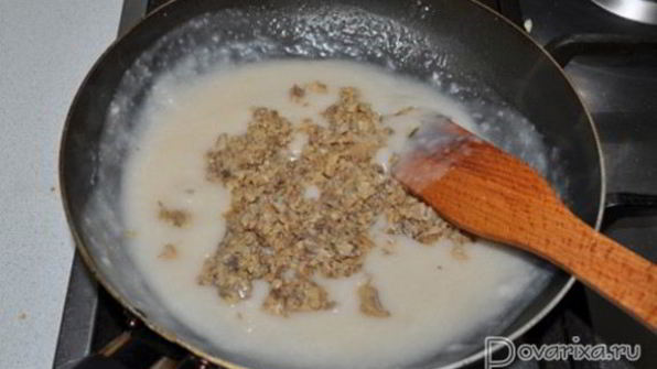 мясные котлеты с грибами и грибным соусом