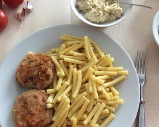 Нежные куриные котлеты с болгарским перцем и сыром