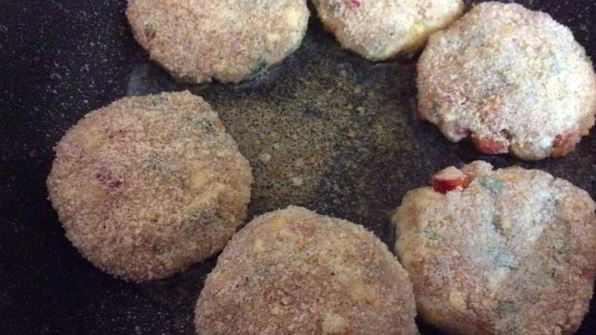 нежные куриные котлеты с болгарским перцем и сыром