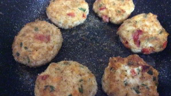 нежные куриные котлеты с болгарским перцем и сыром