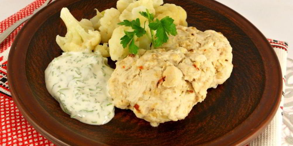 Рецепт паровых рубленых котлет из курицы с гарниром из цветной капусты