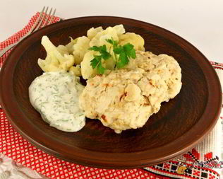 Паровые рубленые котлеты из курицы с гарниром из цветной капусты