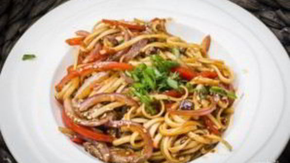 лапша удон с говядиной и овощами