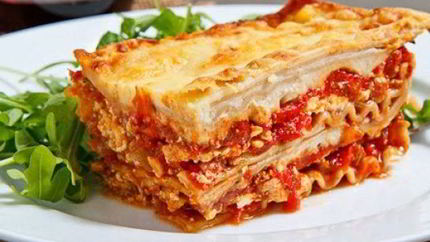 Лазанья с курицей и помидорами