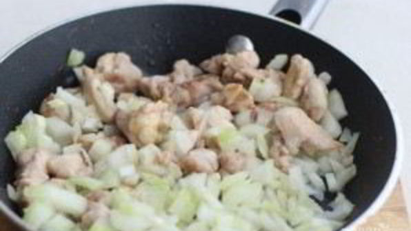 лазанья с курицей и соусом бешамель