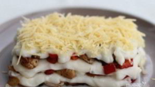 лазанья с курицей и соусом бешамель