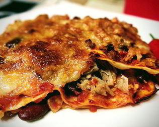 Лазанья с тунцом Арабиата