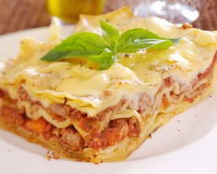 Мясная лазанья под белым соусом