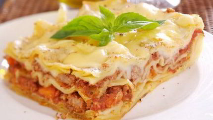 Мясная лазанья под белым соусом