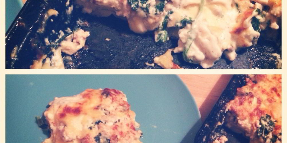 Рецепт румяной лазанья со шпинатом и курицей под соусом бешамель