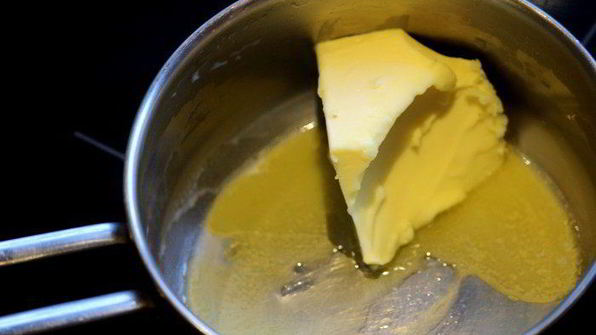 черная паста с грибами и соусом бешамель