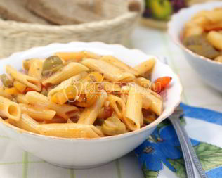 Макароны Перья с овощной подливой